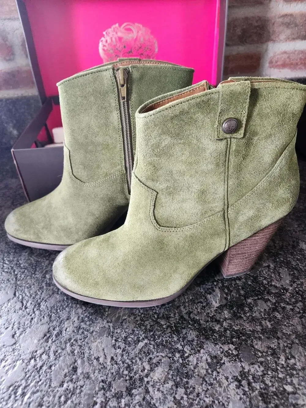 Vince Camuto Ankle Boots Hammerton Western Camo Green Distressed Suede Size 9M